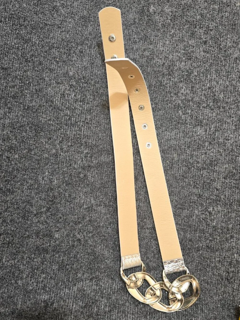 Vintage-Style Adjustable Silver Belt with Snap Closures – Retro Metallic Waist C